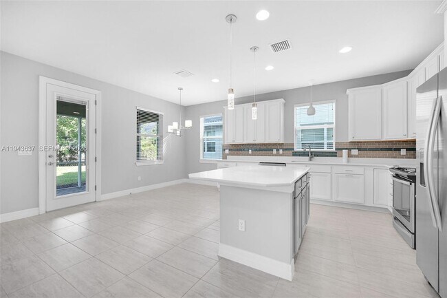 Building Photo - 964 Banyan Dr