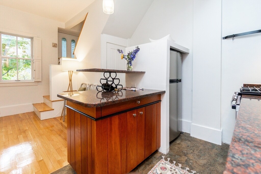 Building Photo - 69 Walker St