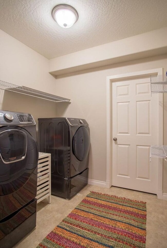 Building Photo - Executive Rental - Stone Mountain - 5 Bed - 3 Bath