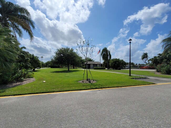Building Photo - 1905 Robalo Dr