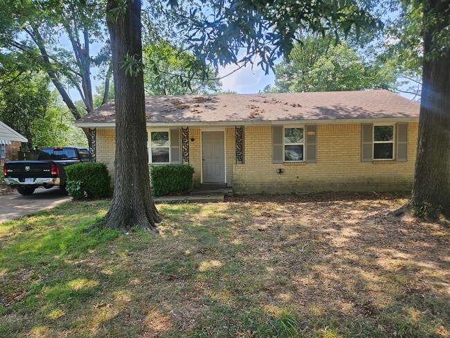 Primary Photo - 2213 Fairfield Dr