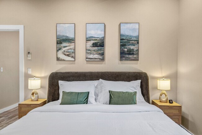 Building Photo - 917A 17th Ave