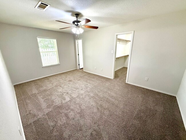 Building Photo - Available Now! Charming Single-Story Home in Waco with Modern Finishes & Spacious Yard