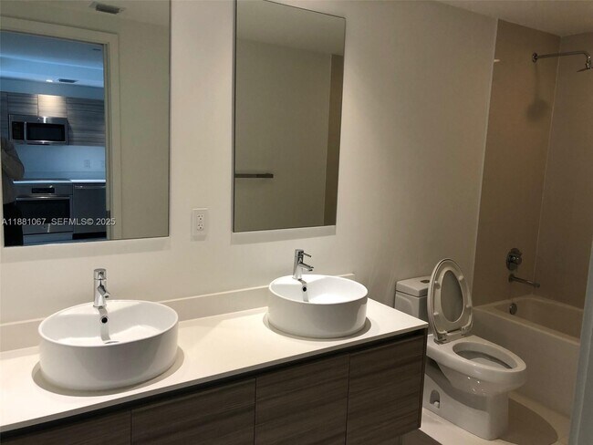 Building Photo - 121 NE 34th St