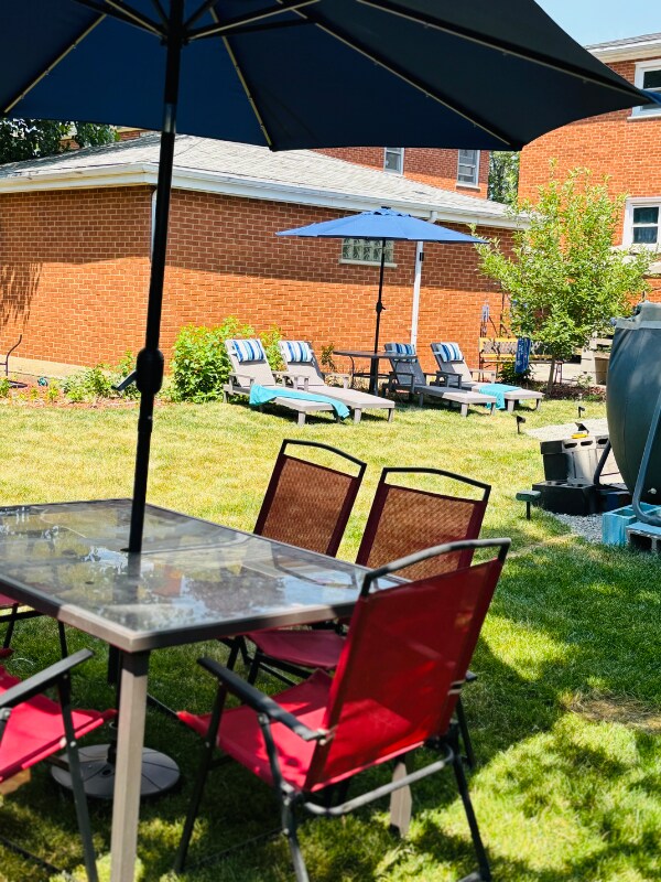 Building Photo - 10624 Mayfield Ave