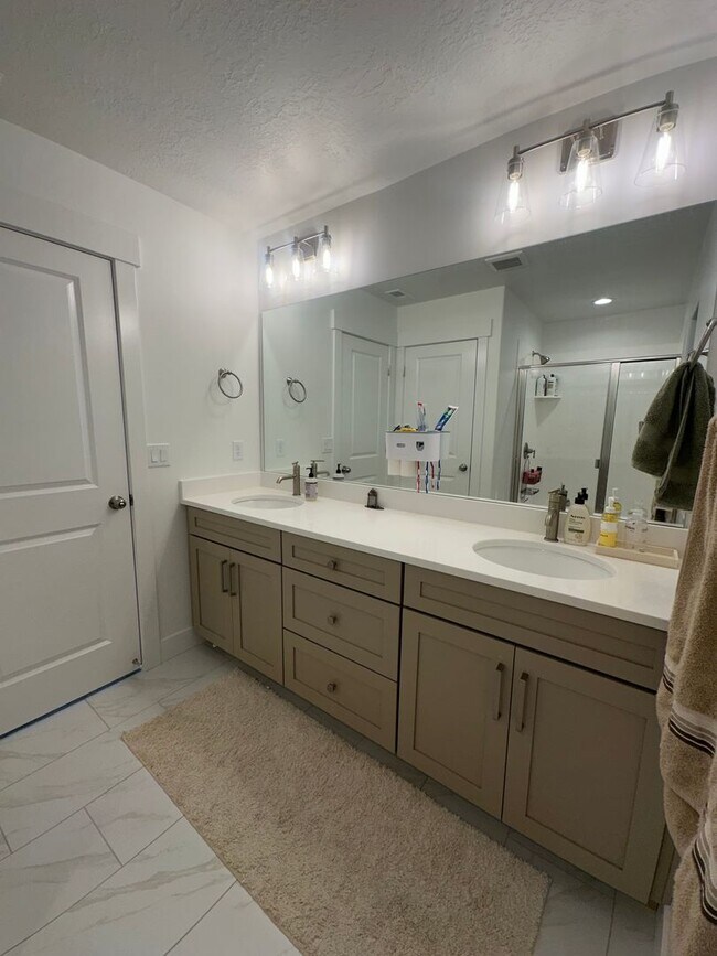 Building Photo - Absolutely STUNNING Home in Lehi!!!