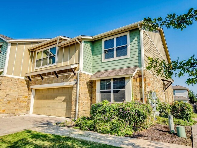 Building Photo - 1620 Bryant Dr