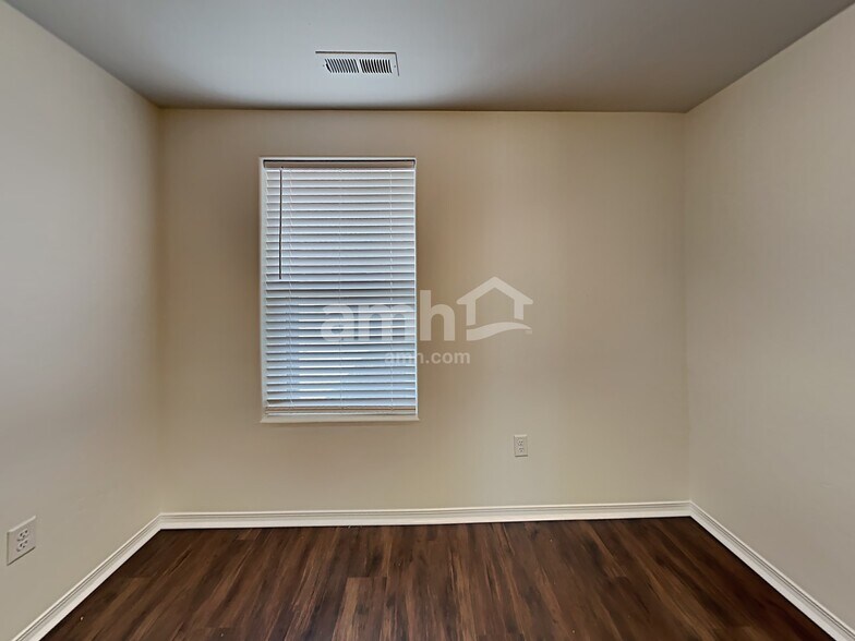 Building Photo - 3785 S Windy Ridge Dr