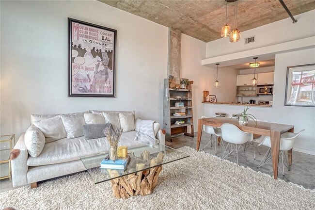 Building Photo - 245 N Highland Ave NE