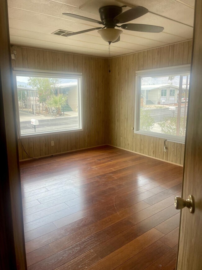 Building Photo - 14777 Palm Dr