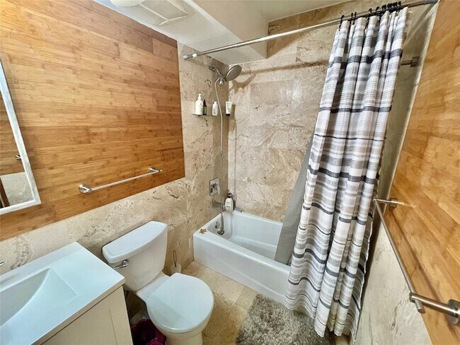 Building Photo - 851 Lyons Rd