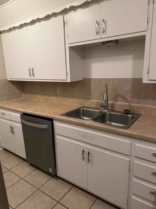 Building Photo - 309 Circle Dr