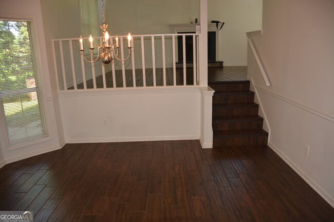 Building Photo - 5887 Mistyview Dr