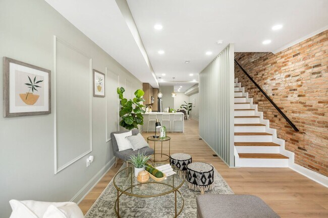 Building Photo - Beautiful 3 Bedroom 4 Bathroom East Baltim...