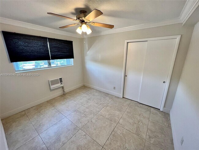 Building Photo - 2700 NE 135th St