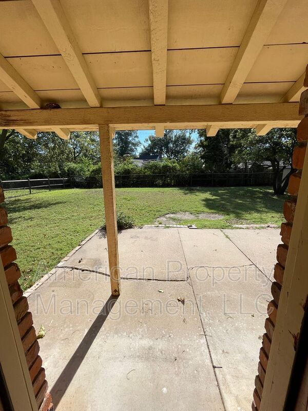 Building Photo - 5102 E 33rd St