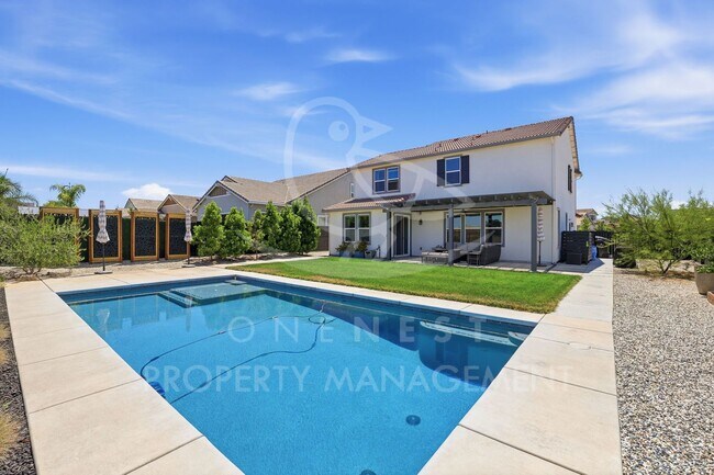 Building Photo - 2532 Eastridge Dr