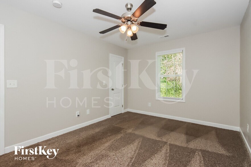 Building Photo - 625 Wilson St