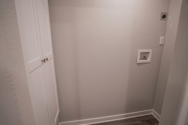 Building Photo - 774 N Honey Locust Bnd