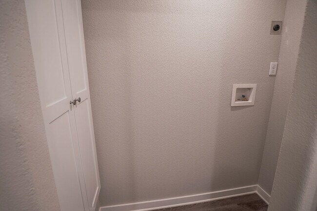 Building Photo - Cozy 2 bedroom 2 bath home!