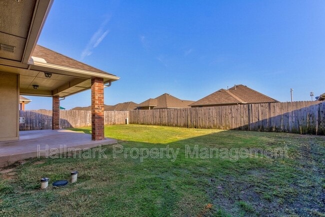 Building Photo - 920 SW 13th St