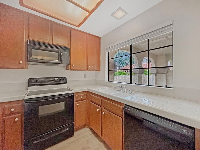 Building Photo - Charming 2BD/2BA Condo in La Jolla Village...