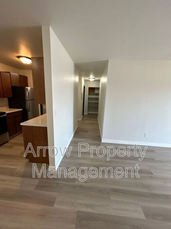 Building Photo - 215 E Arbor Ave