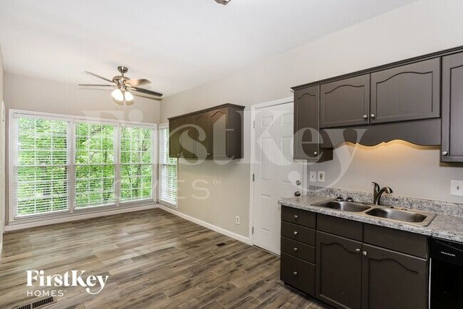 Building Photo - 1600 Brookview Cove