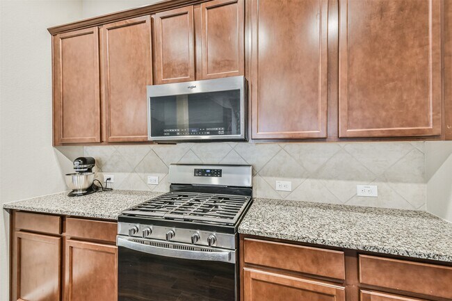 Building Photo - 19111 Friesian Stallion Ln