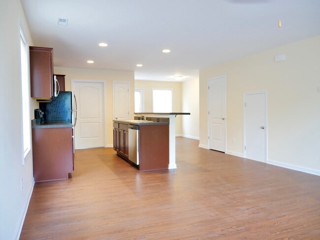 Building Photo - 747 Old Graves Mill Rd