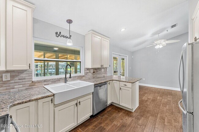 Building Photo - 445 Diana Blvd