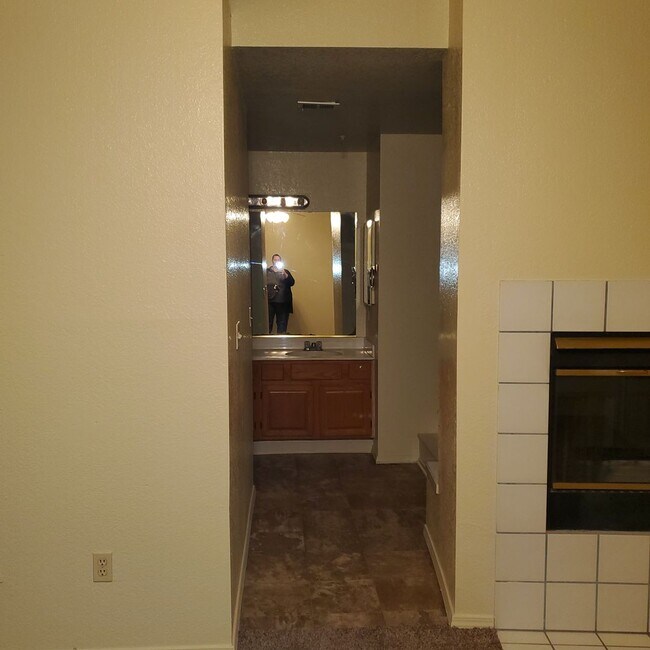 Building Photo - COLLEGEVIEW DRIVE ~ Near College  3 bedroo...