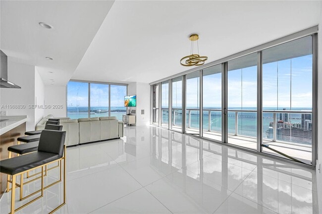 Building Photo - 495 Brickell Ave