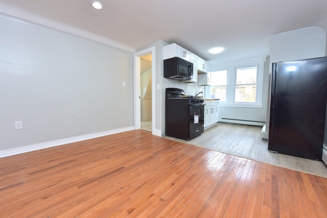 Building Photo - 173 Watson Ave