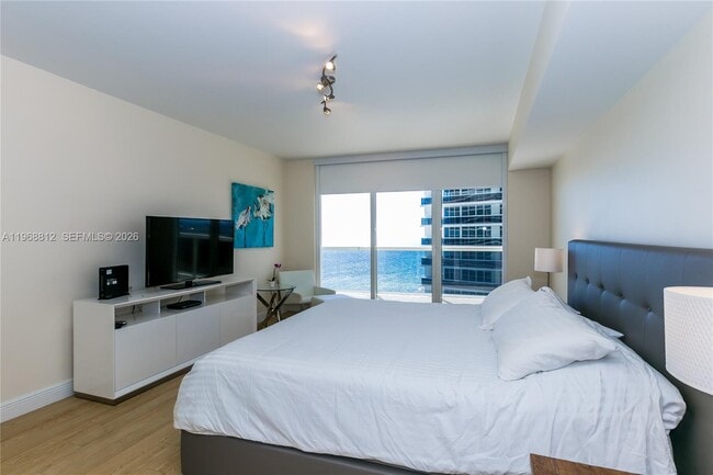 Building Photo - 1830 S Ocean Dr