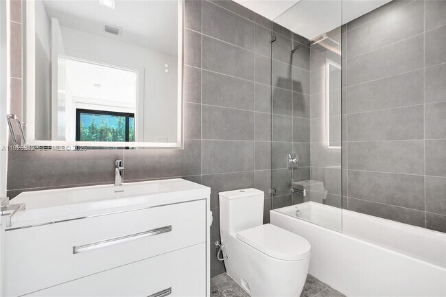 Building Photo - 200 Sunrise Dr