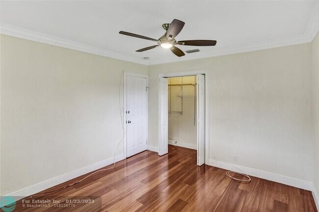 Building Photo - 361 SW 60th Ave