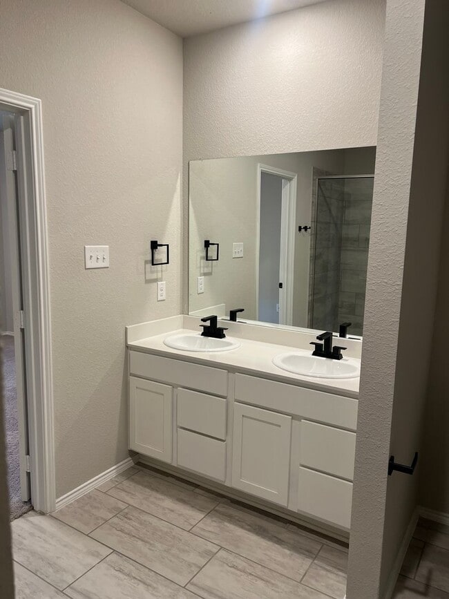 Building Photo - NEW 4 Bedroom in Joshua ISD. Move in special for the end of the year!