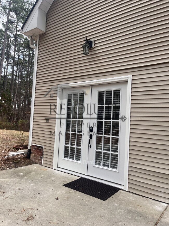 Building Photo - 6009 Garrett Rd