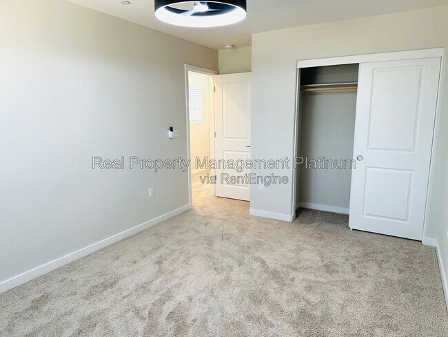 Building Photo - 616 Ophelia Ave