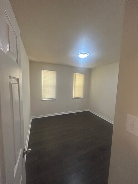 Building Photo - 307 Bentwood Dr