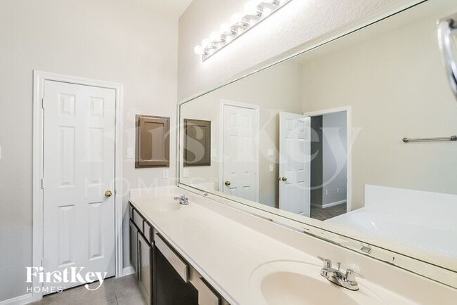Building Photo - 12307 Thoreau Dr