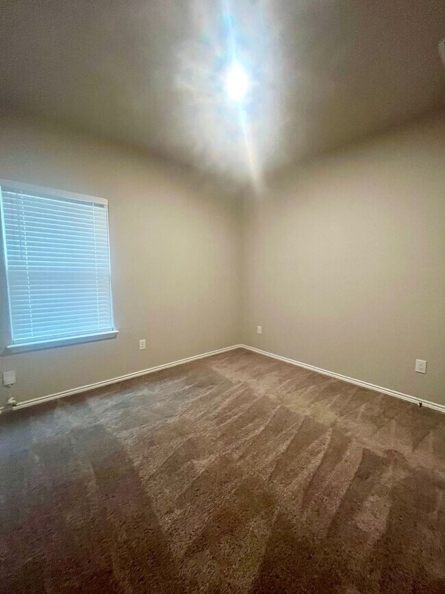 Building Photo - Charming 3/2 conveniently located to Lackland, Toyota, Palo Alto & Texas A&M San Antonio!