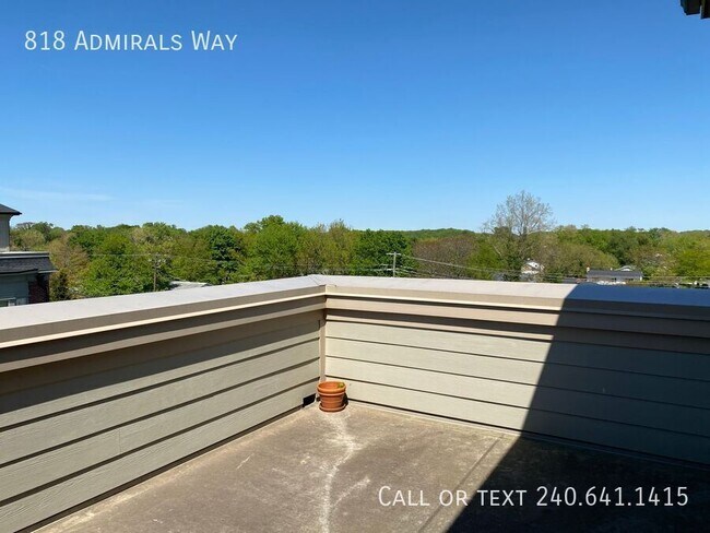 Building Photo - 818 Admirals Way