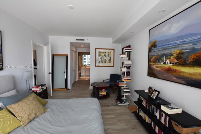 Building Photo - 801 Brickell Key Blvd