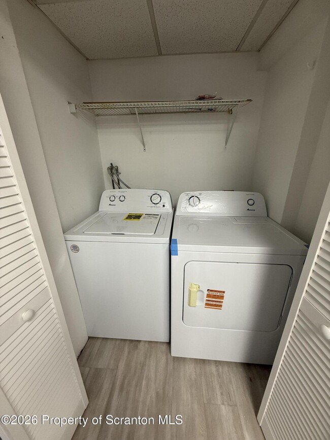 Building Photo - 708 Main St