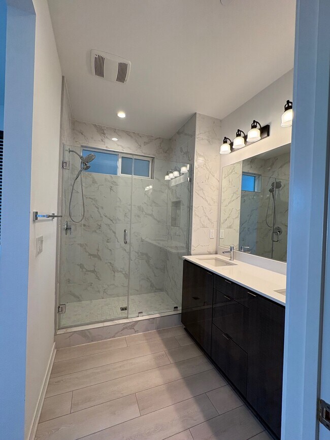 Building Photo - 1650 Pomona Ave