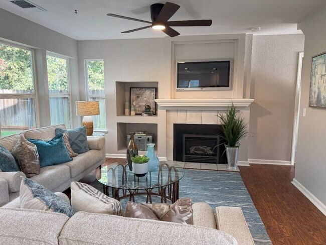 Building Photo - Charming 3-Bedroom, 2.5-Bathroom Home Avai...