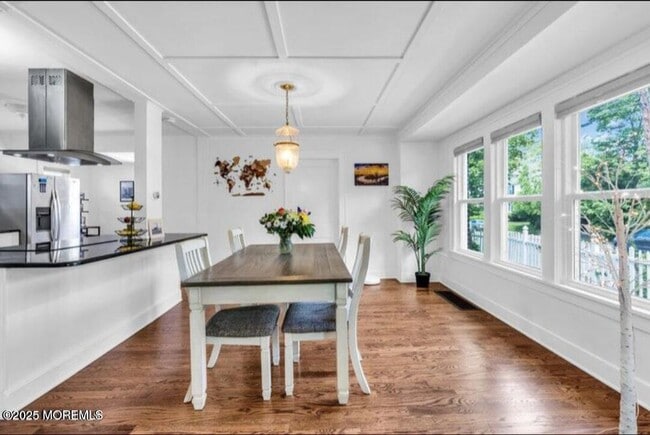 Building Photo - 208 E Bergen Pl