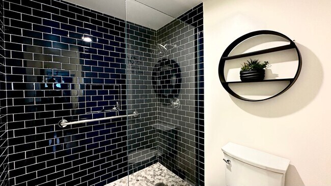 Building Photo - Fully Furnished 4 BD/3 BA Home in Mariner's Ridge!! Includes 1 Garage PRKG, W/D, Sep. Studio, & G...